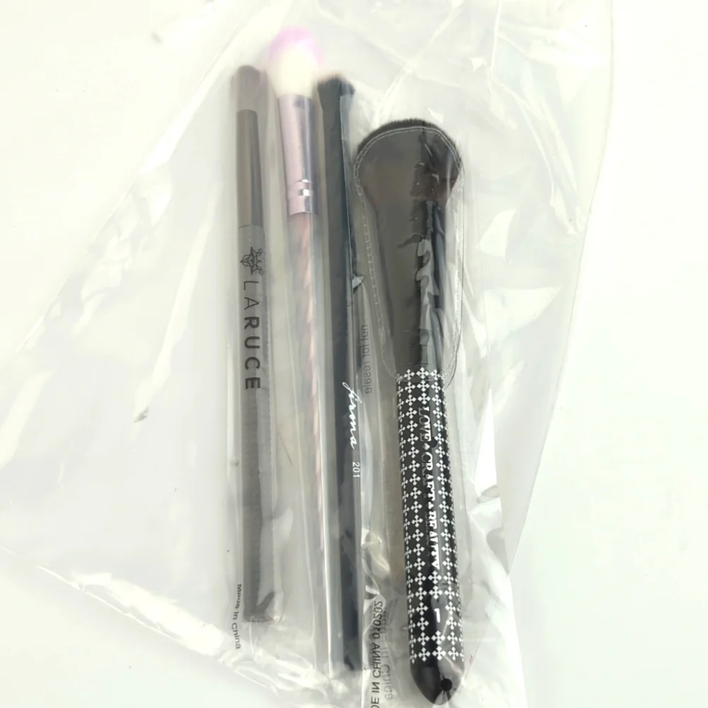 4pc. Assorted Makeup Brushes New Without Box